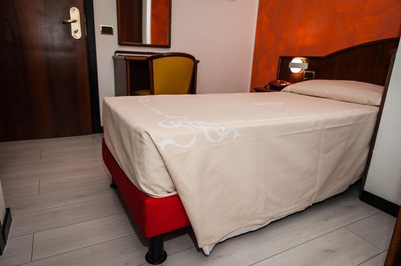 Hotel Daunia Modena Exterior photo