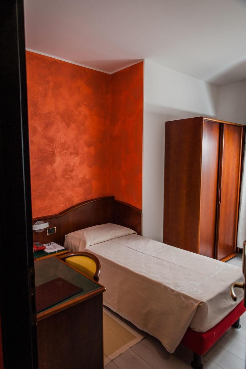 Hotel Daunia Modena Exterior photo