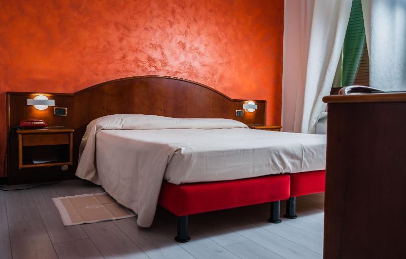 Hotel Daunia Modena Exterior photo